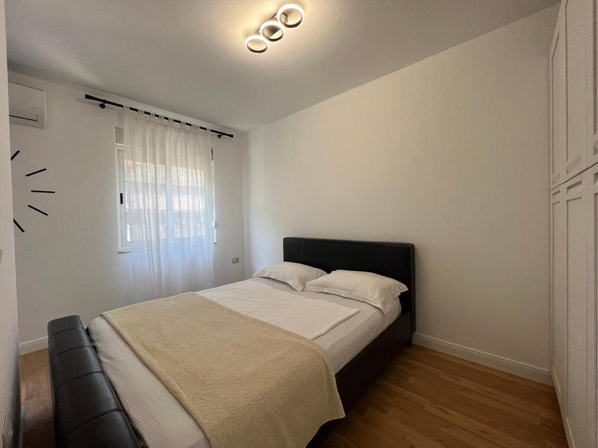 Lana Studio Apartment Tiranë Ngoại thất bức ảnh